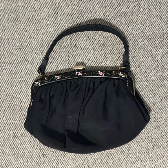 American Vintage Handbags - Vintage 1950/1960s Paray Black Women's purse with hand painted floral detailing